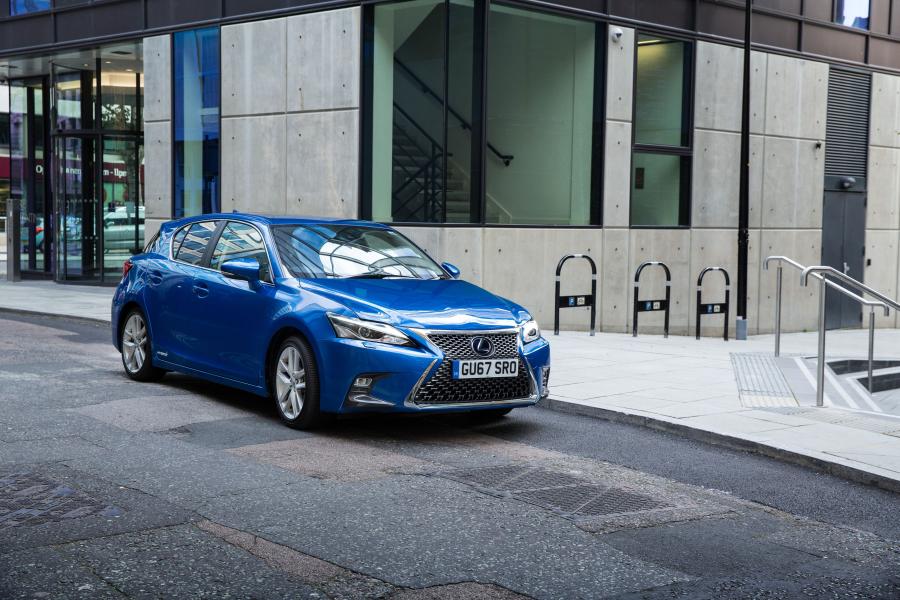  Lexus CT200h 2017 года  (UK) (фото 38 из 38)